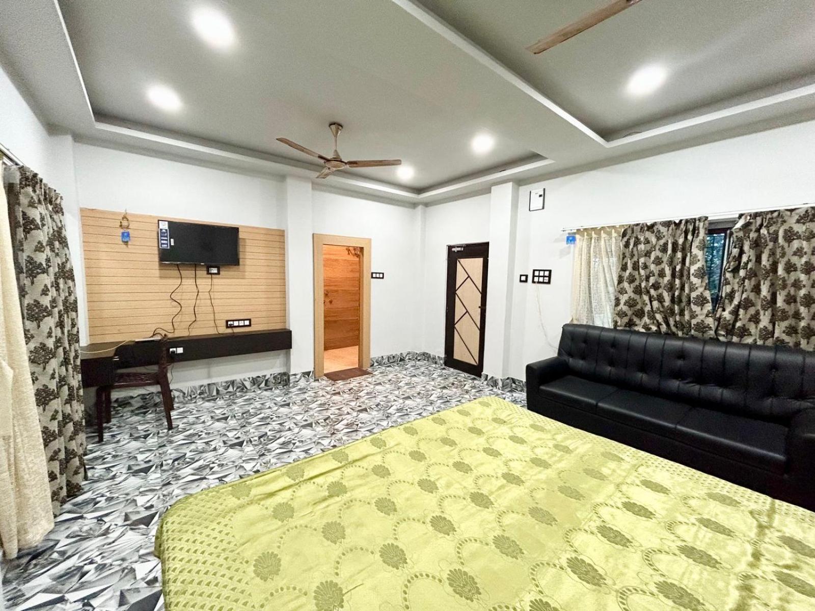 Palli Bangla Resort, Near Ruby Hospital, Anandapur Kolkata Exterior photo