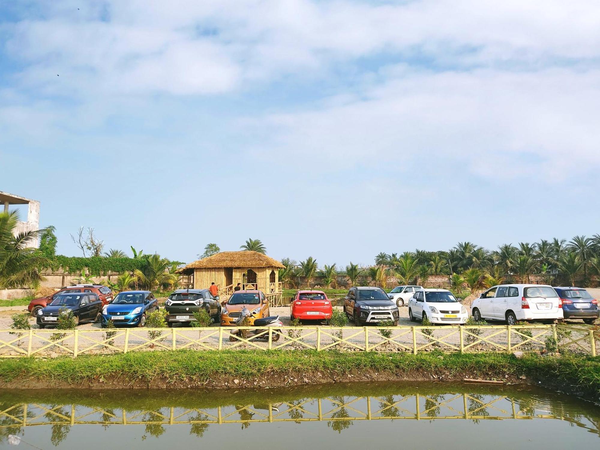 Palli Bangla Resort, Near Ruby Hospital, Anandapur Kolkata Exterior photo