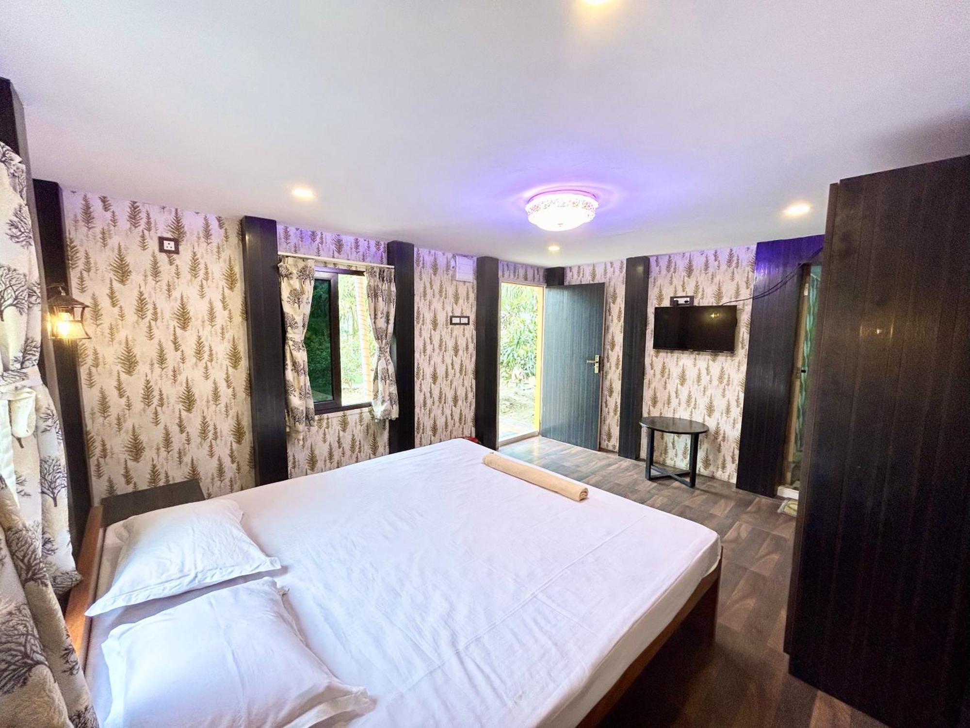 Palli Bangla Resort, Near Ruby Hospital, Anandapur Kolkata Exterior photo